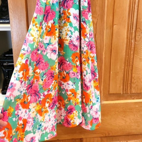 🌺Beautiful, floral, halter dress by Premier Amour in great condition!🏵 - Picture 2 of 10